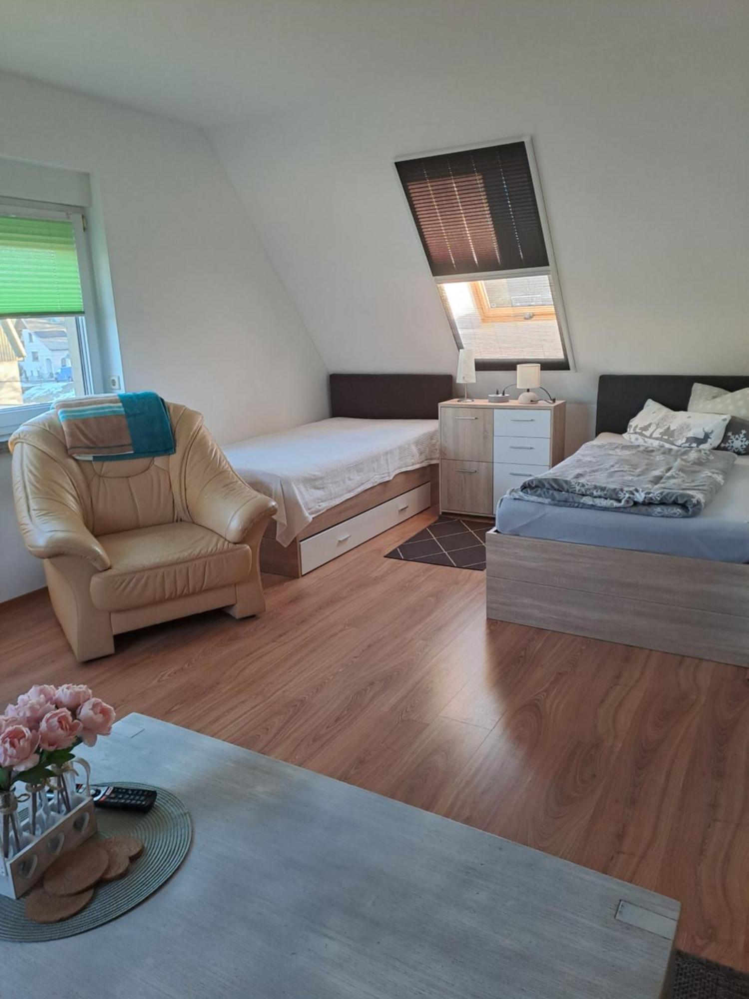 Monteur- Und Ferienwohnung In Hainichen - Obergeschoss Oder Dachgeschoss - Familie Weber Bockendorf Eksteriør billede